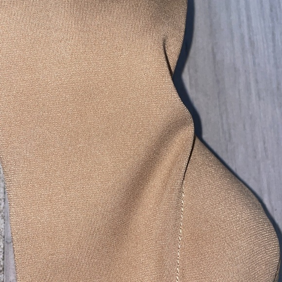 Public desire, women’s thigh,high boots - Picture 3 of 11